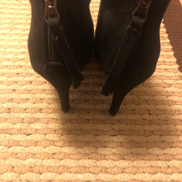 Black Booties Size 7.5 ⭐️ $15 - Picture 3 of 3